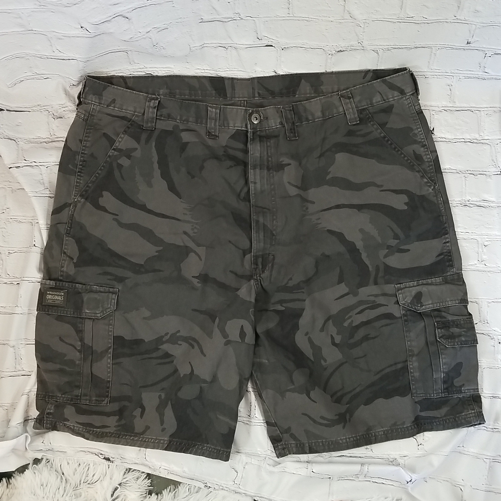 Wrangler men's cargo camo shorts